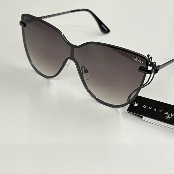 Quay DAYDREAM blk/smk Sunglasses NWT - Picture 2 of 8